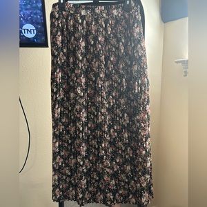 Brand Floral Pleated Long Skirt